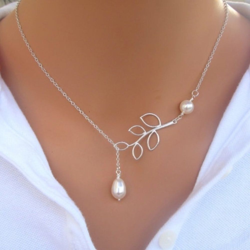 Adjustable Leaf and Double Pearl Necklace